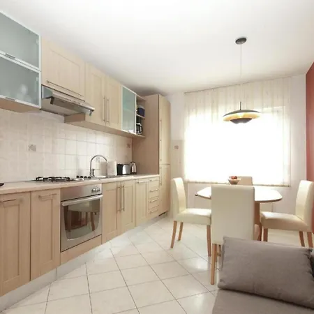 Isabella Apartament *