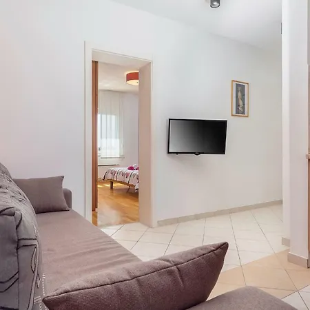 Isabella Apartament *