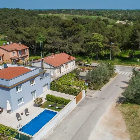 Isabella Apartament *