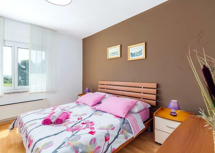 Isabella Apartment